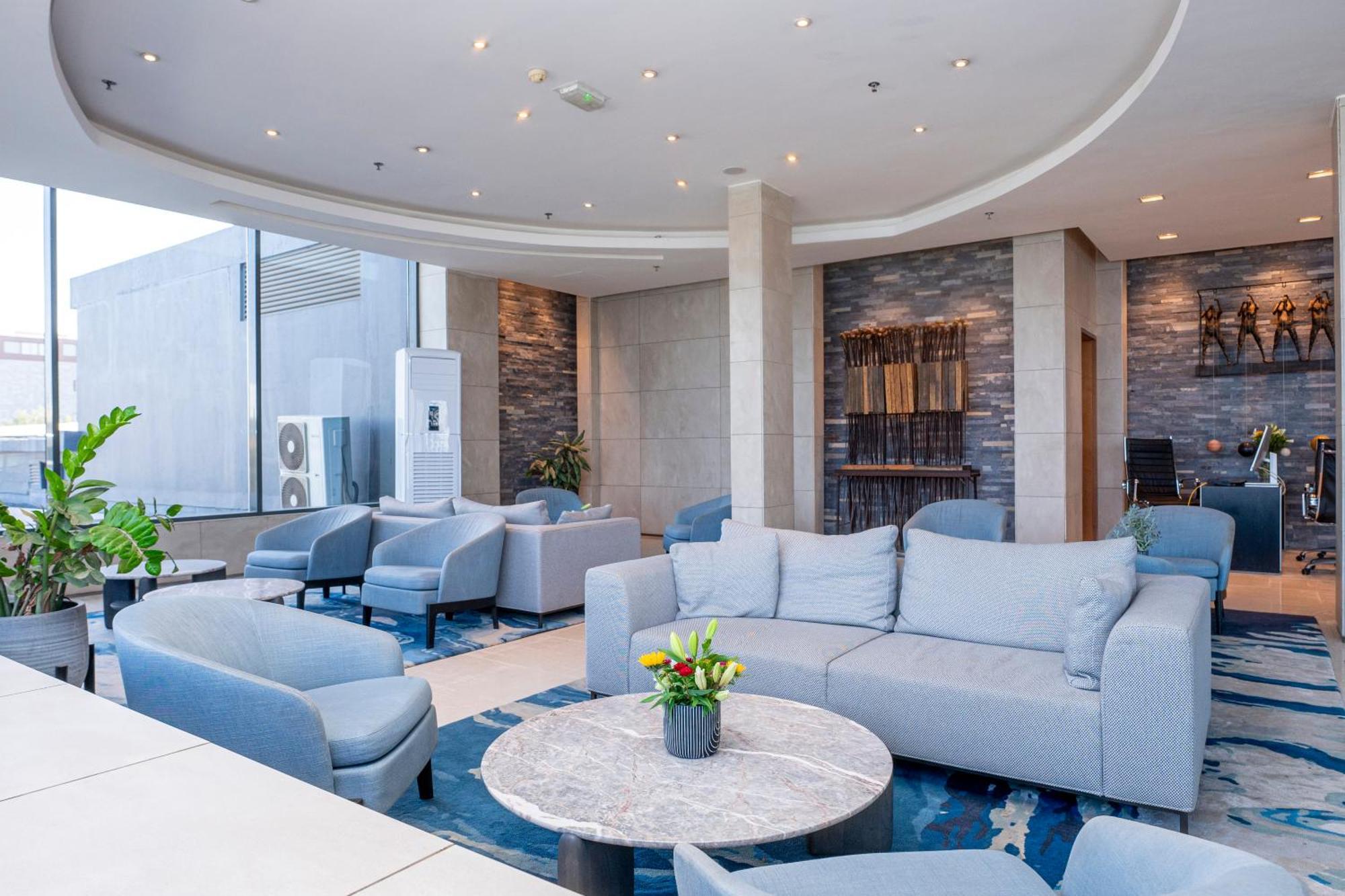 فندق راديسون بلو، داكار سي بلازا داكاغْ المظهر الخارجي الصورة The lobby of the hotel