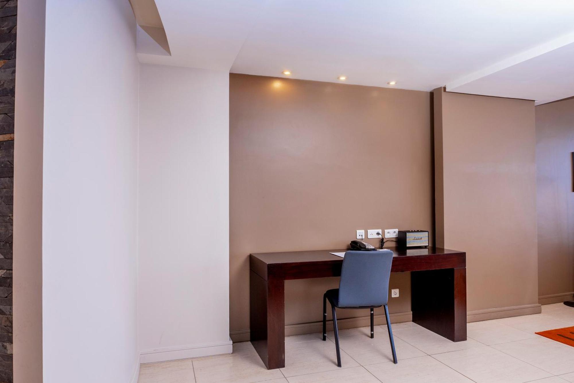 فندق راديسون بلو، داكار سي بلازا داكاغْ المظهر الخارجي الصورة A room at the library
